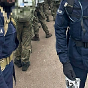 zdjęcie funkcjonariuszy policji