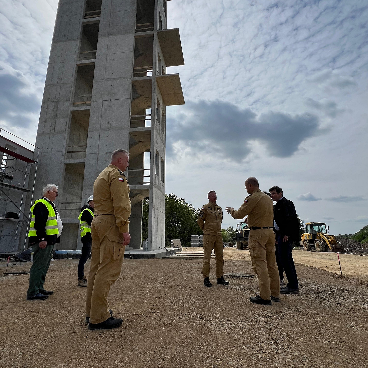 Śląski Komendant Wojewódzki PSP wizytuje budowę nowej siedziby Komendy Powiatowej PSP w Tarnowskich Górach