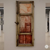 zdjęcie odbitki w oknie