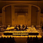 zdjęcie koncertu przy tysiącu świecach