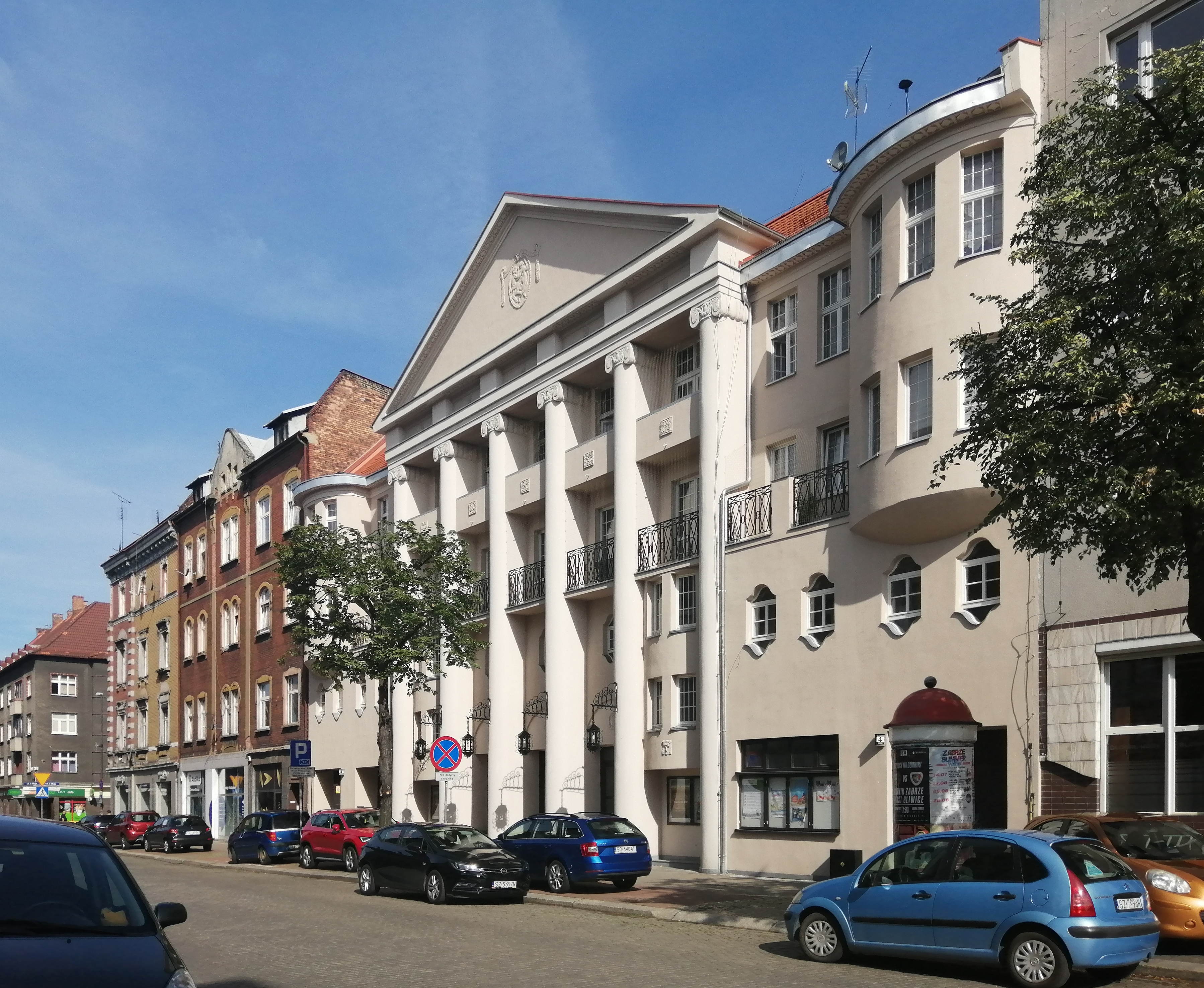 Kino Roma Autorstwa Gabriel Wilk - Praca własna, CC BY-SA 4.0, https://commons.wikimedia.org/w/index.php?curid=135894078