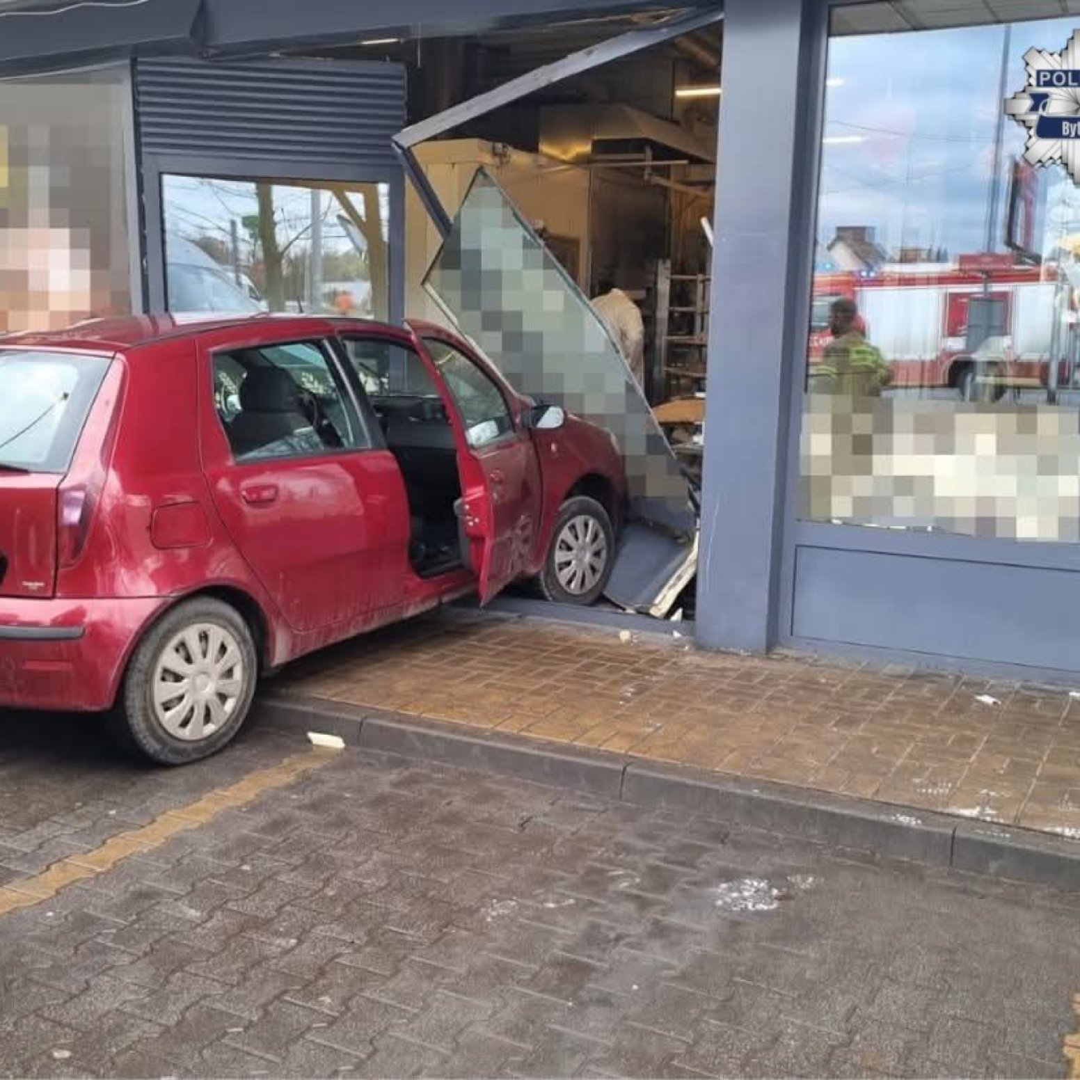 Wjechał w witrynę cukierni w Szombierkach - Bytom