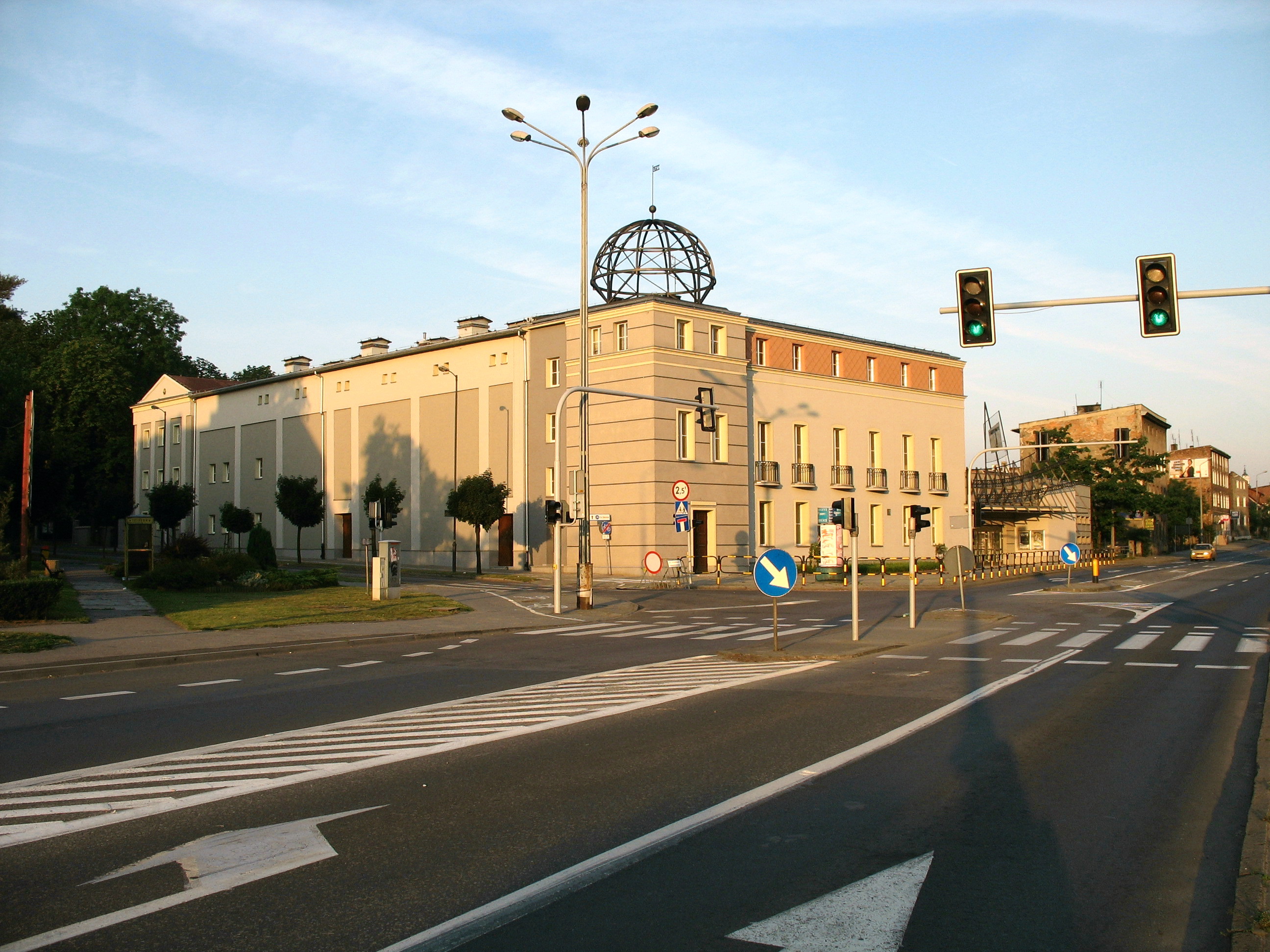 Teatr Miejski w Gliwicach Autorstwa I, Nemo5576, CC BY-SA 3.0, https://commons.wikimedia.org/w/index.php?curid=2472377