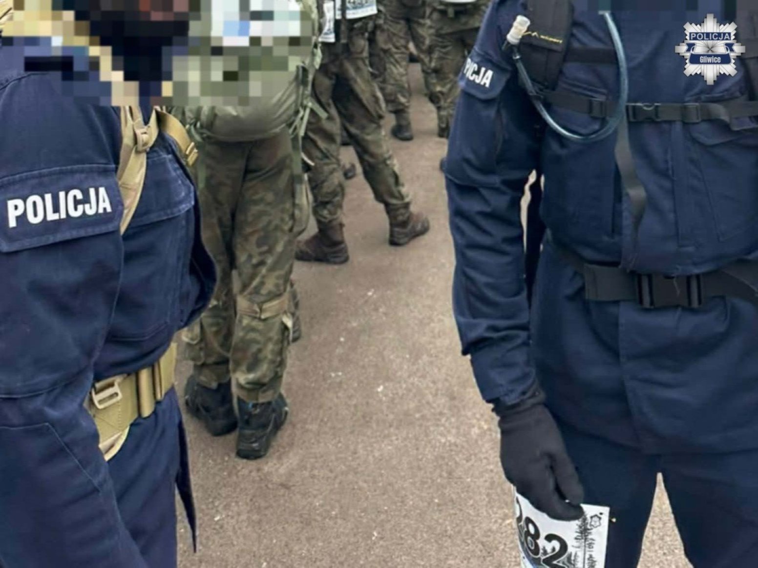 zdjęcie funkcjonariuszy policji