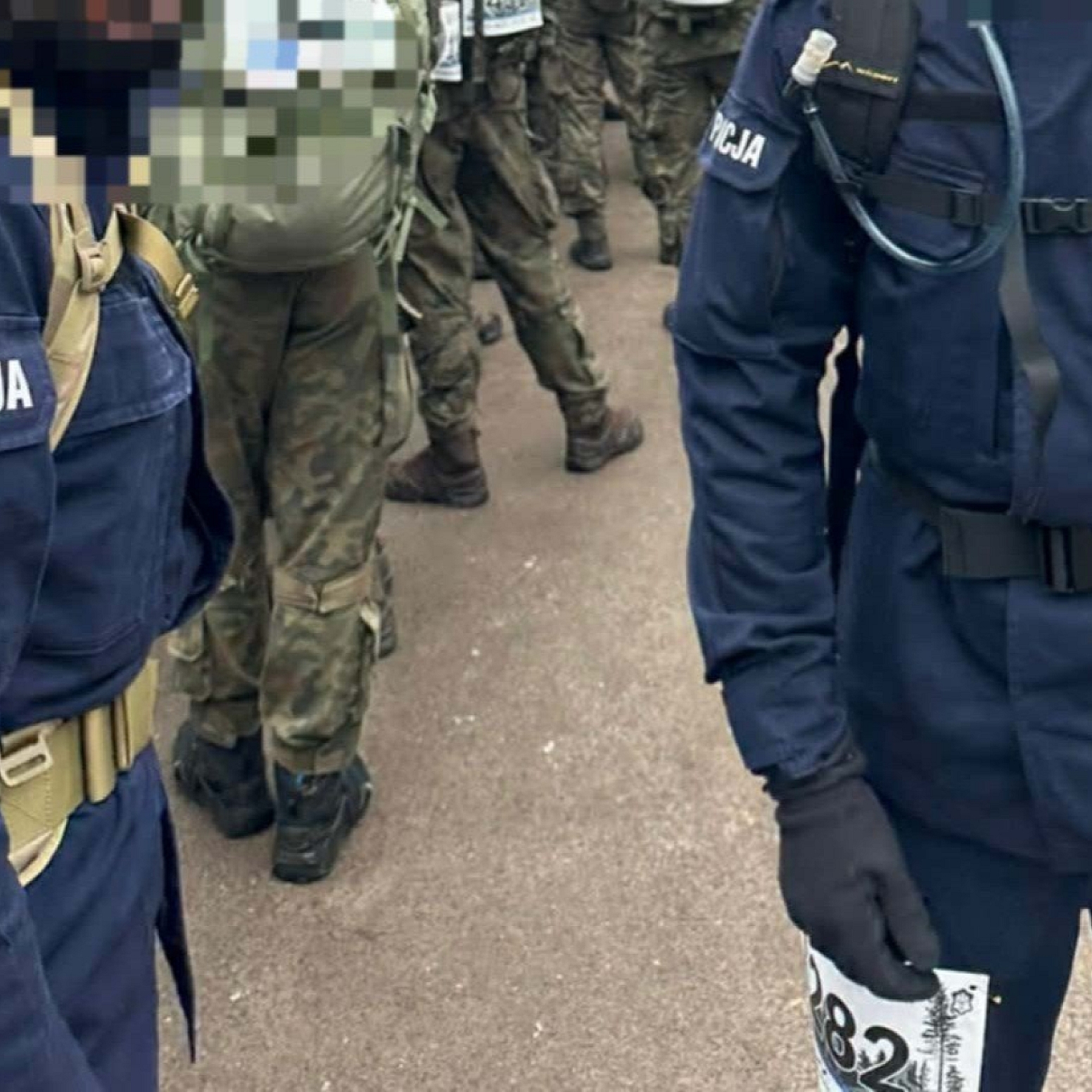 zdjęcie funkcjonariuszy policji