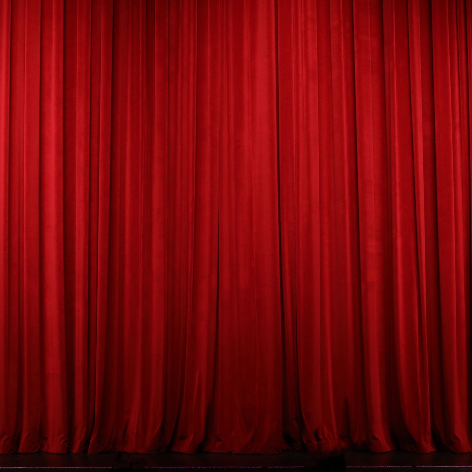 czerwona kurtyna teatralna