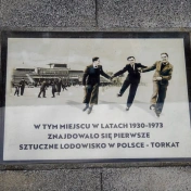 Zanim stanęła tu CINiBA, Katowice miały Torkat. Nowa tablica przypomina historię lodowiska