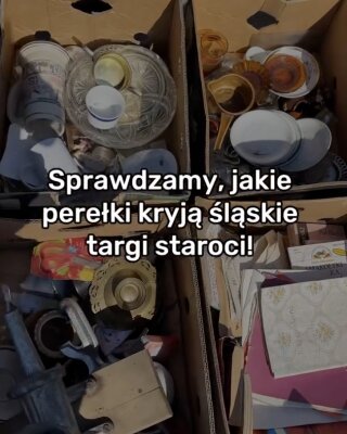 Widok na kartony na targu staroci z drobnymi przedmiotami