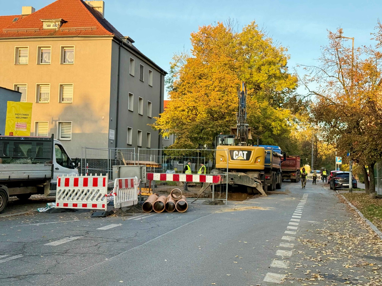 Zamknięta ulica Pułaskiego na odcinku od Wallisa do Chopina