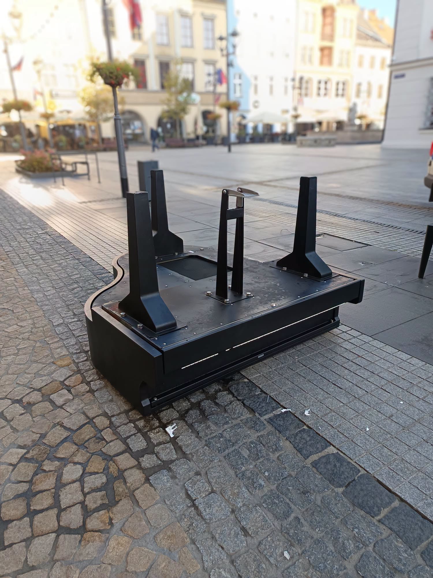Na gliwickim Rynku przewrócono fortepian