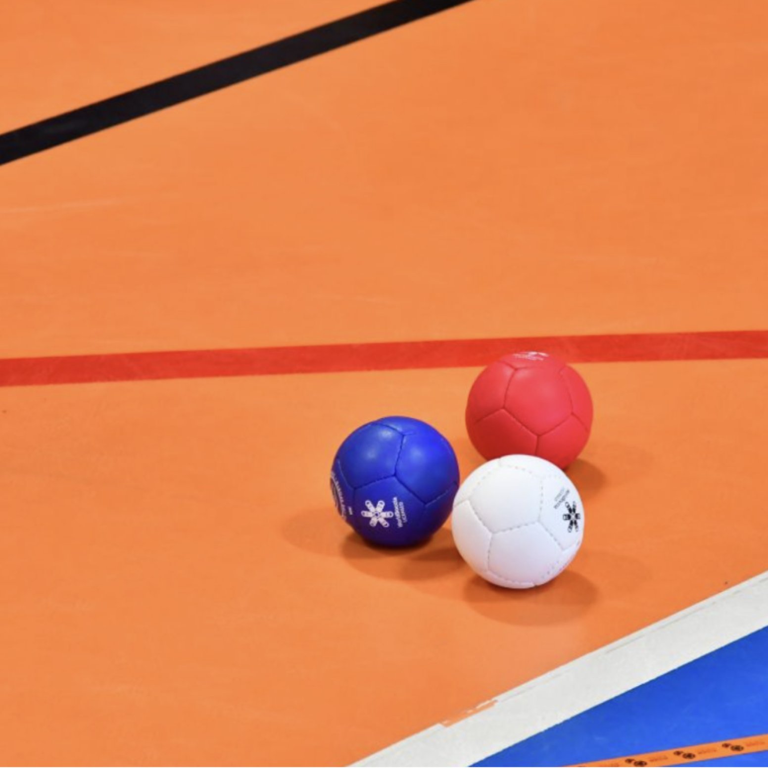 Zdjęcie piłek do boccia na boisku