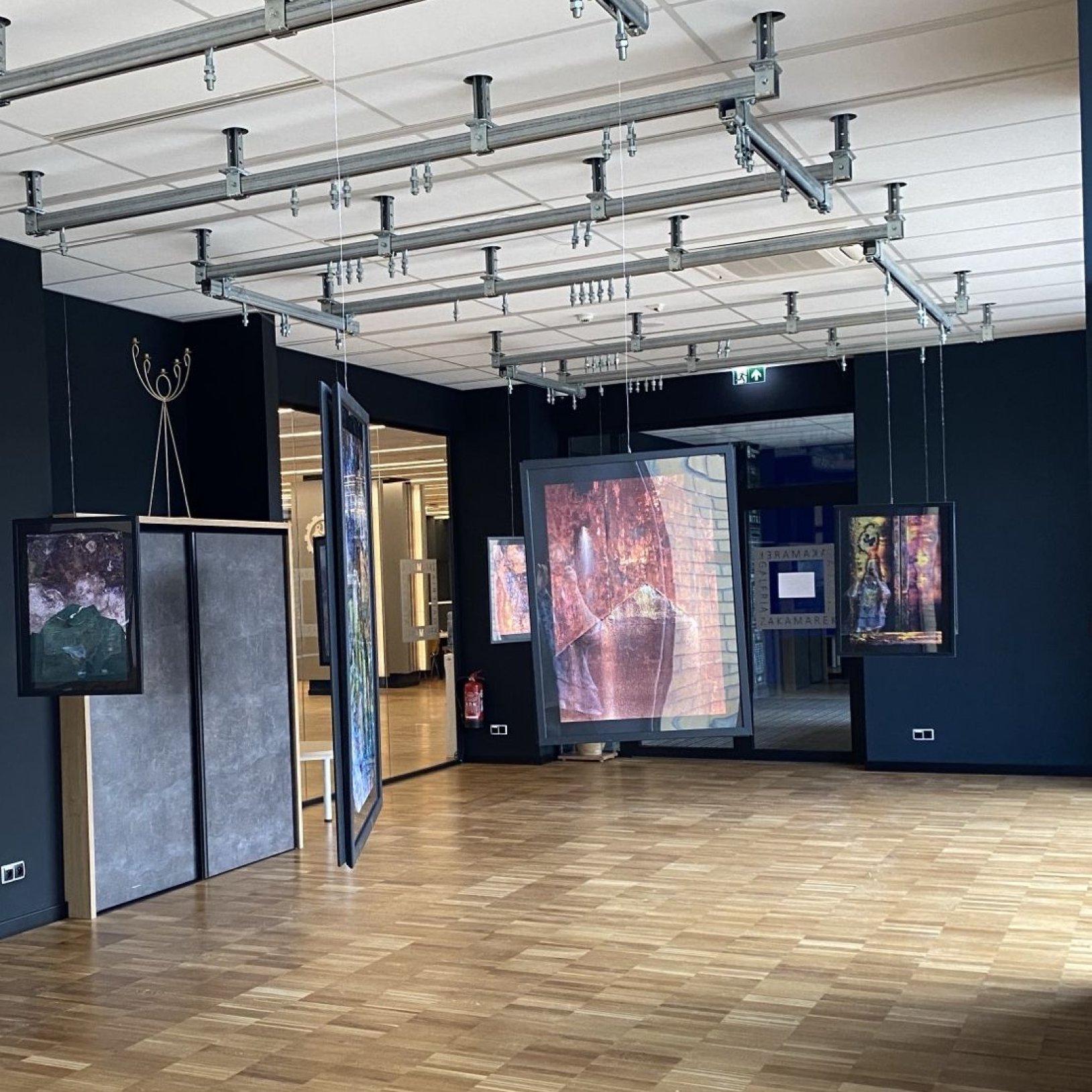 Fotograficzne imaginacje – wystawa Macieja Jabkowskiego Facebook Galerii Sztuki Zakamarek