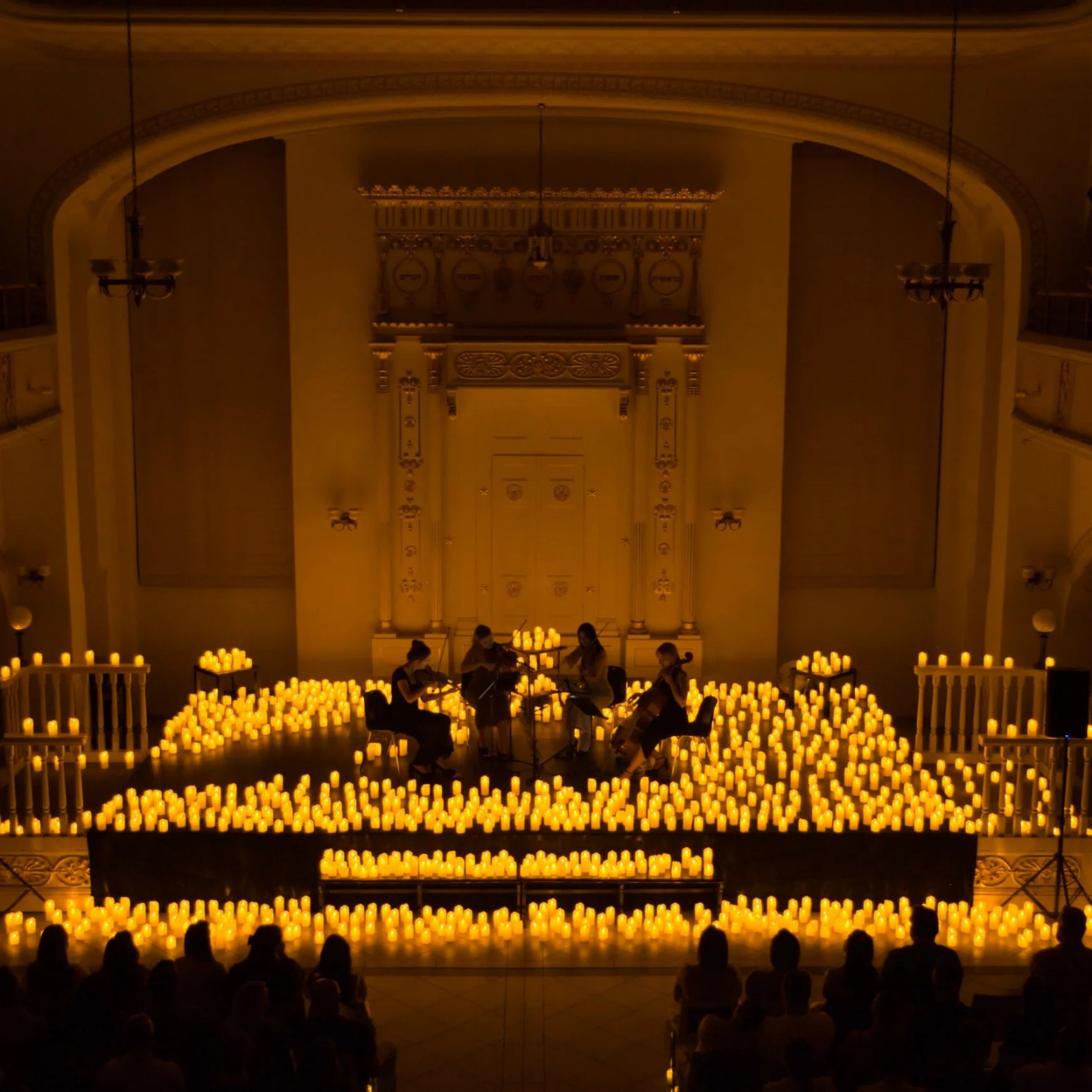 zdjęcie koncertu przy tysiącu świecach