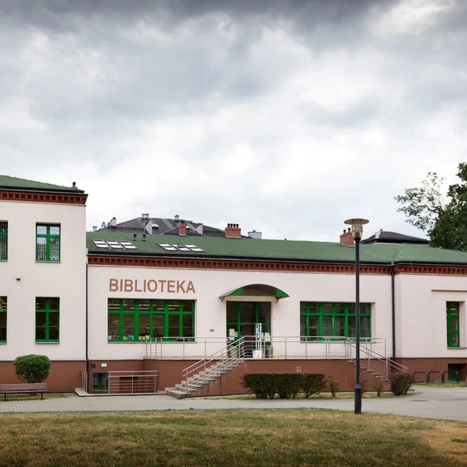 front budynku biblioteki