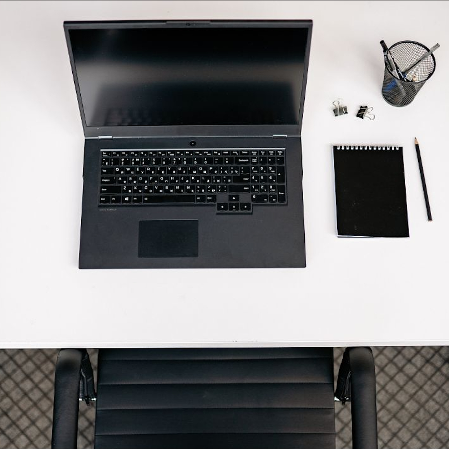 stanowisko z komputerem