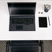 stanowisko z komputerem