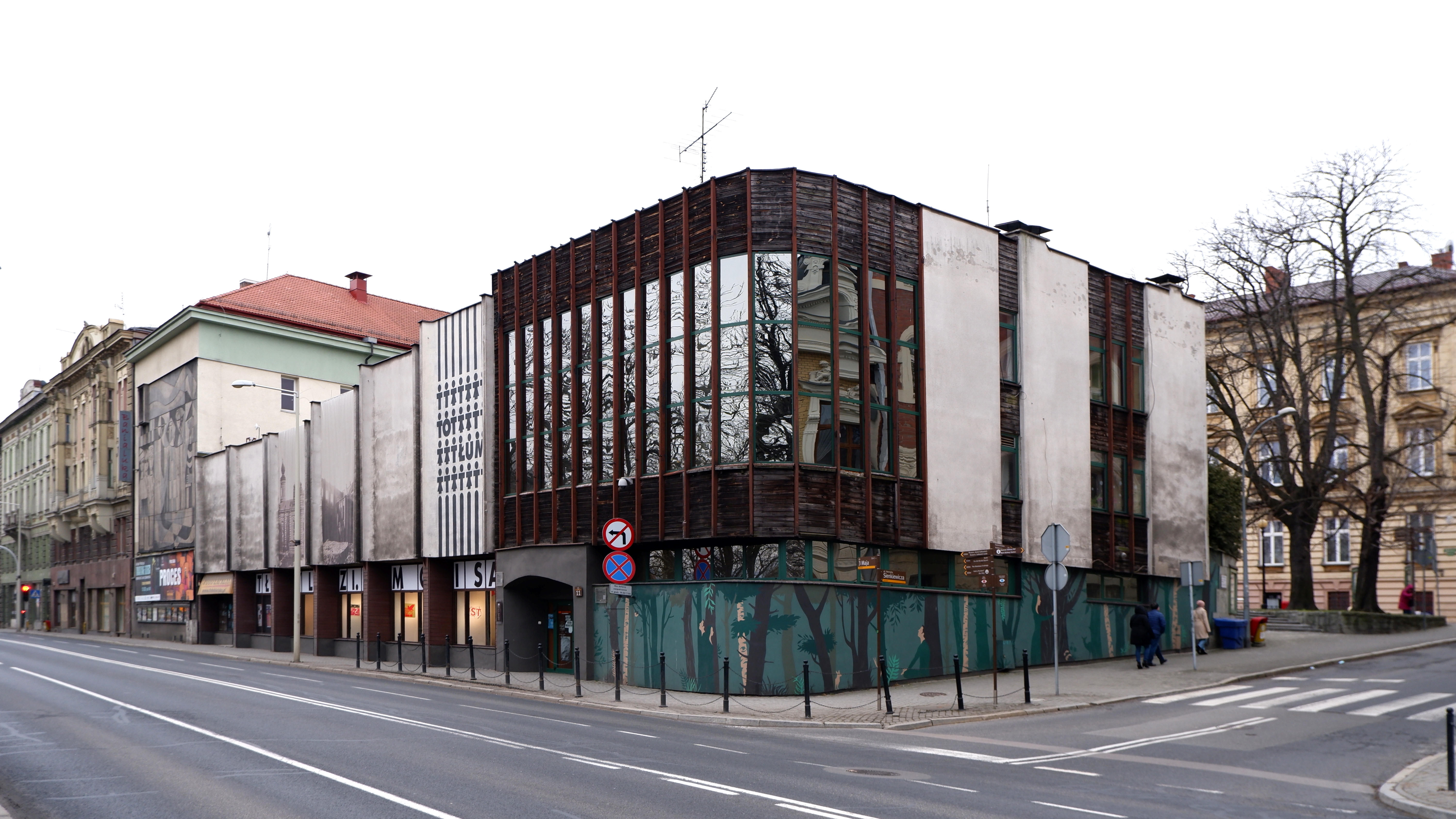 Klubokawiarnia Aquarium Autorstwa Gaj777 - Praca własna, Domena publiczna, https://commons.wikimedia.org/w/index.php?curid=4736909