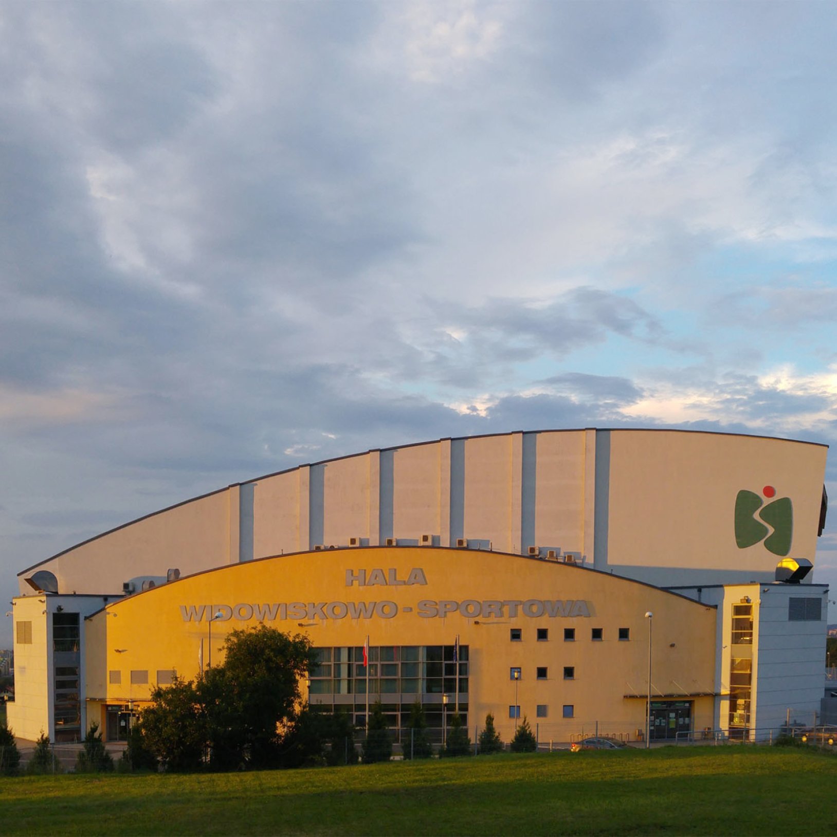 zdjęcie budynku hali wielofunkcyjnej imienia Zbigniewa Pietrzykowskiego w bielsku białej