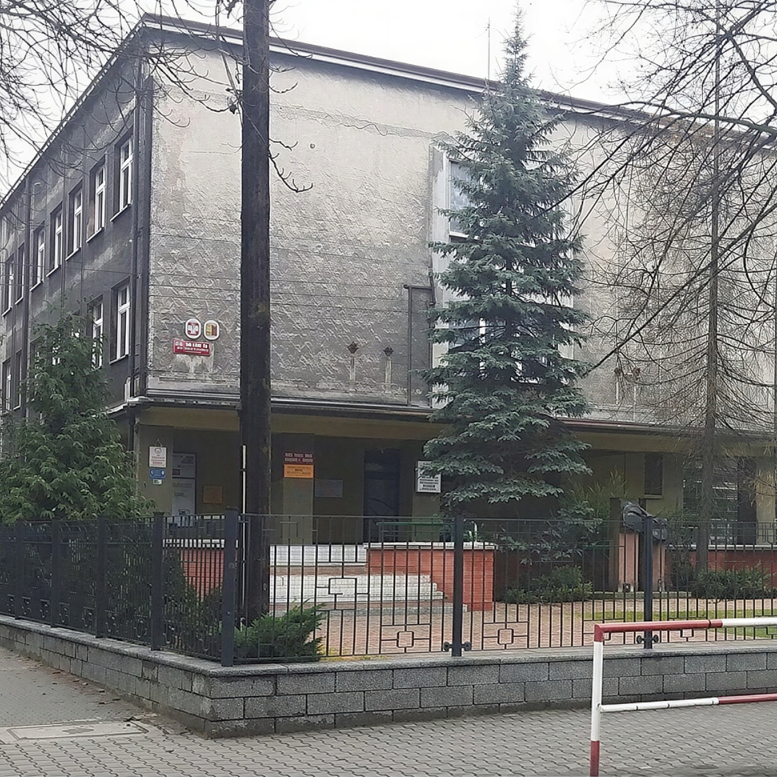 Zespół Szkolno-Przedszkolny nr 1 przy ul. Głównej 21