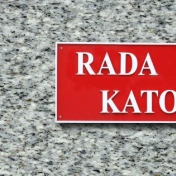 Ściana z tabliczką informacyjną