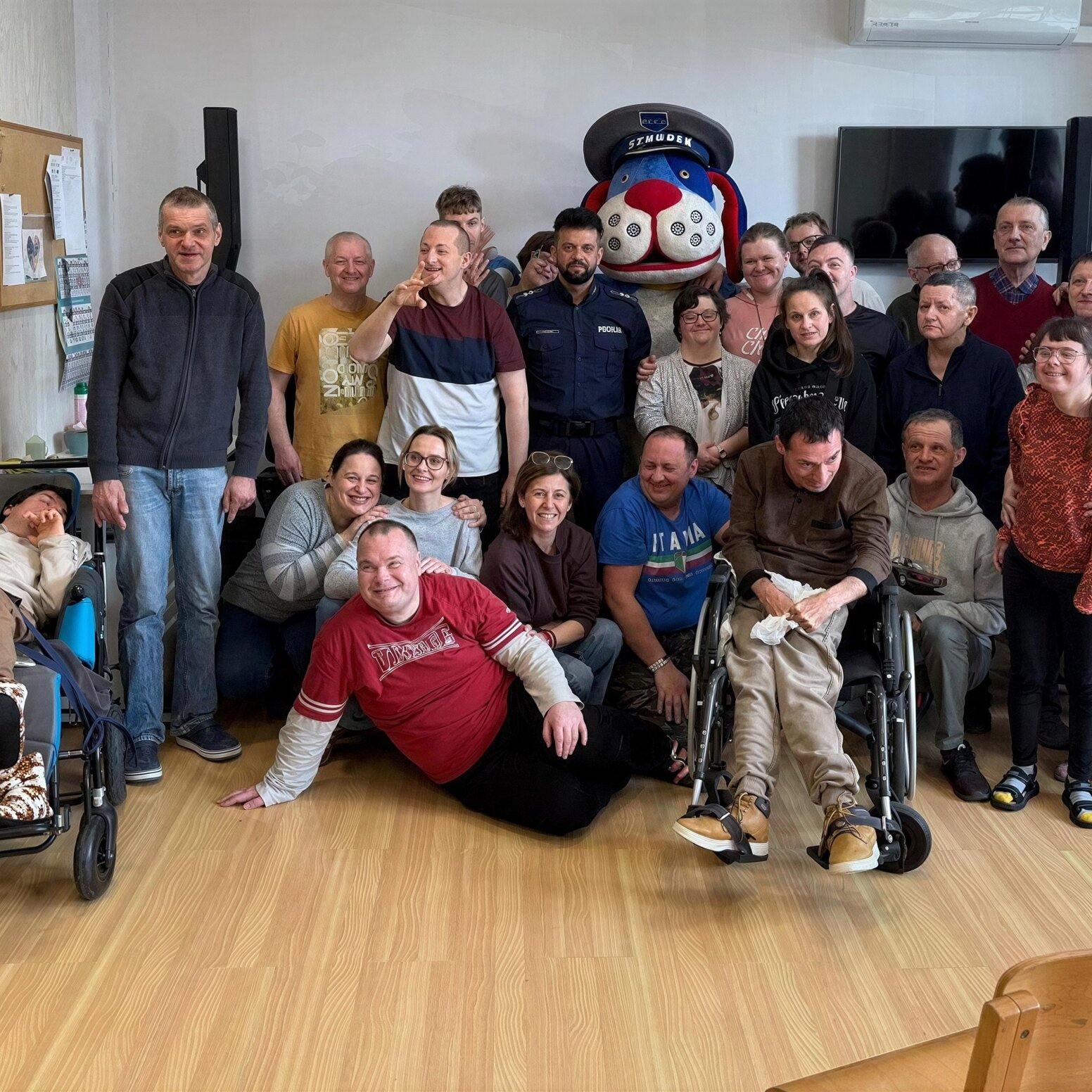 wizyta policji w Środowiskowym Domu Samopomocy