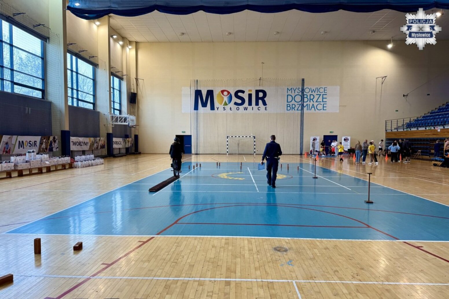 Sala sportowa podczas konkurencji na rowerach