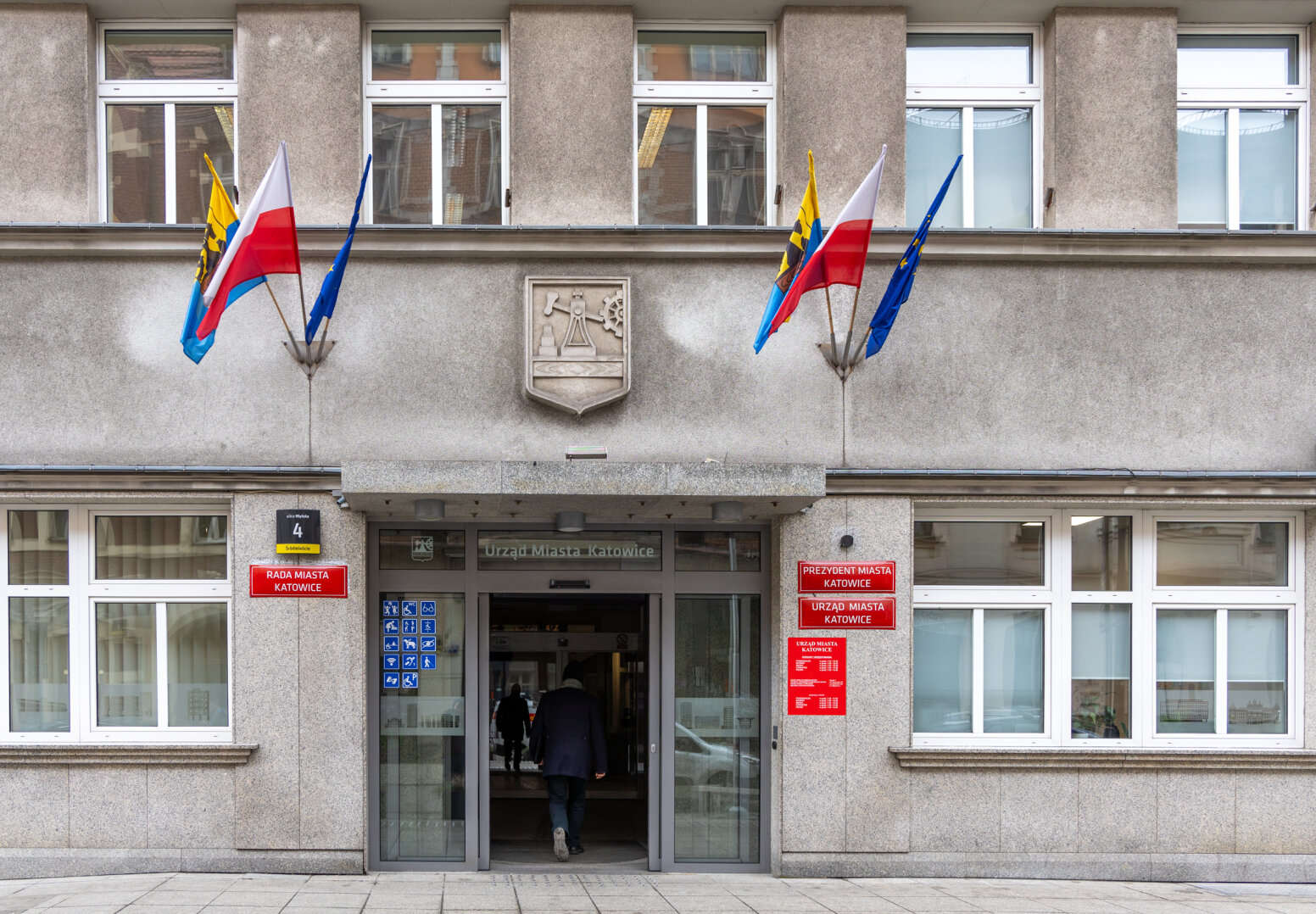 Wejście do urzędu miasta