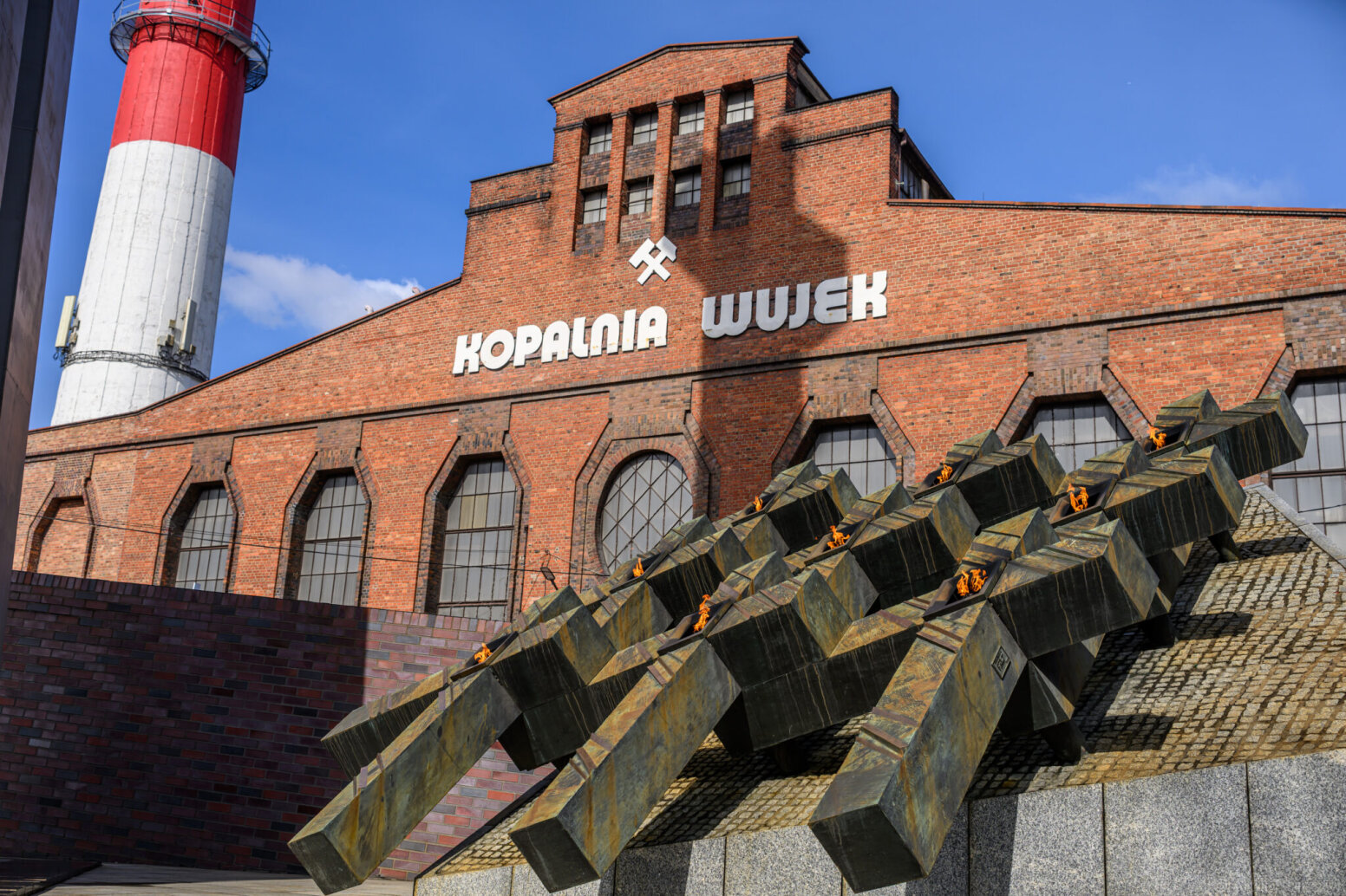 zdjęcie wejścia kopalni Wujek