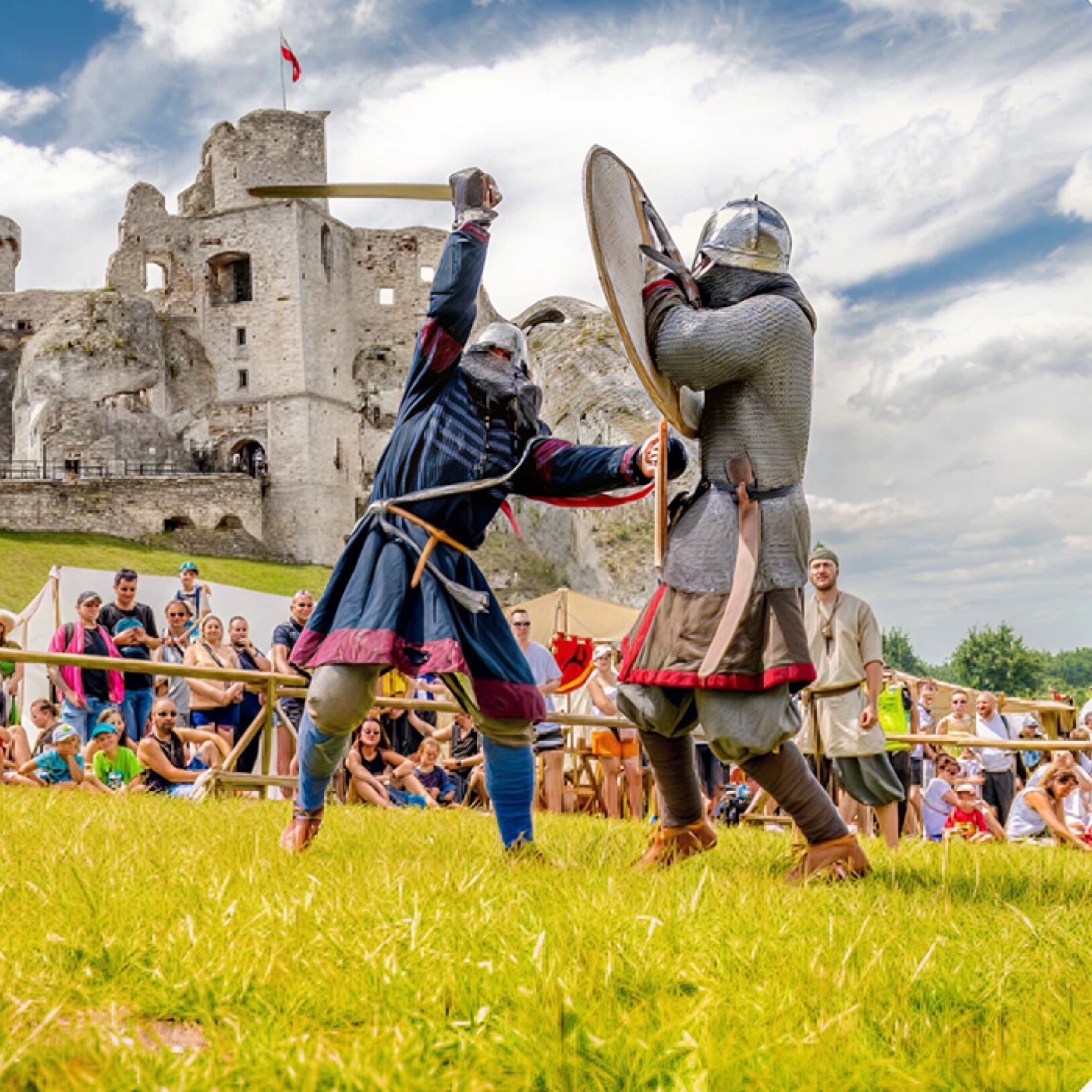 pokazy walk rycerskich na zamku w ogrodzieńcu