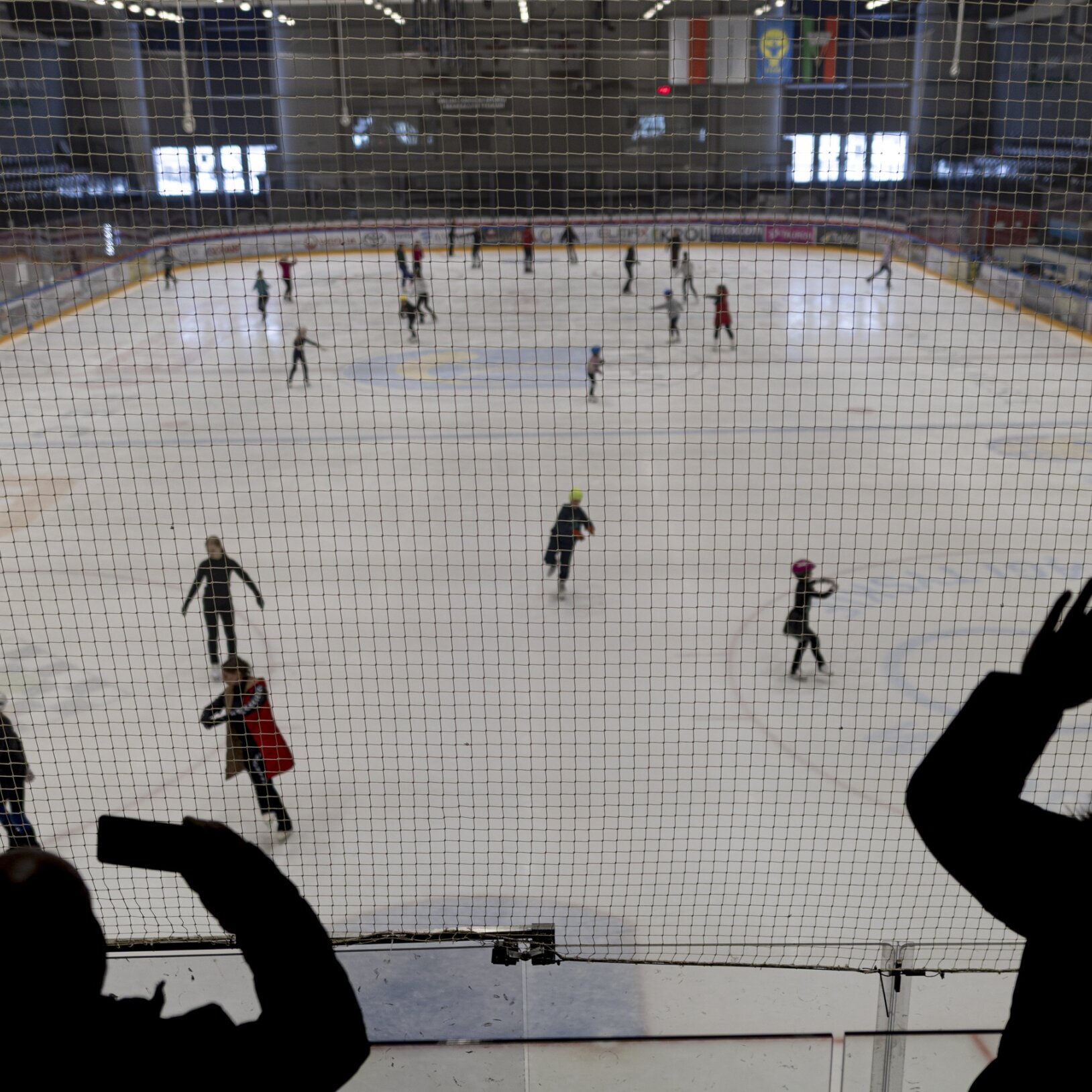 zdjęcie lodowiska na stadionie zimowym