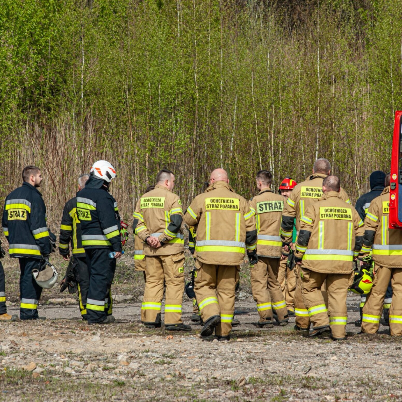 Grupa strażaków