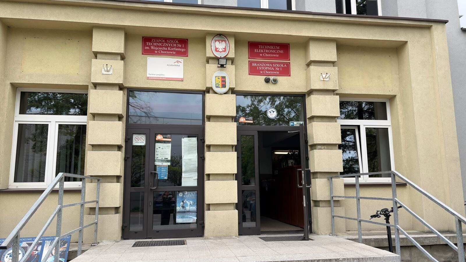Front Zespołu Szkół Technicznych nr 1 w Chorzowie
