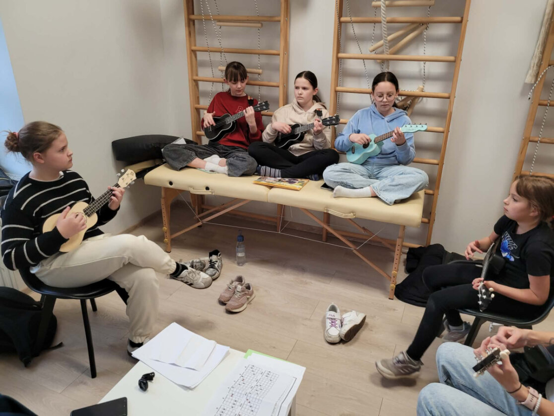 zdjęcie z zalęc nauki gry na ukulele