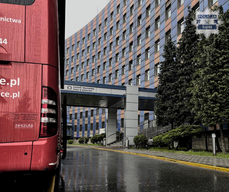 Krwiobus przed policją