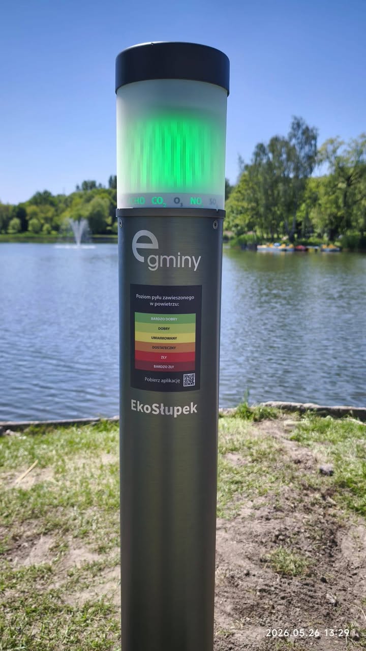 eko słupek nad stawem
