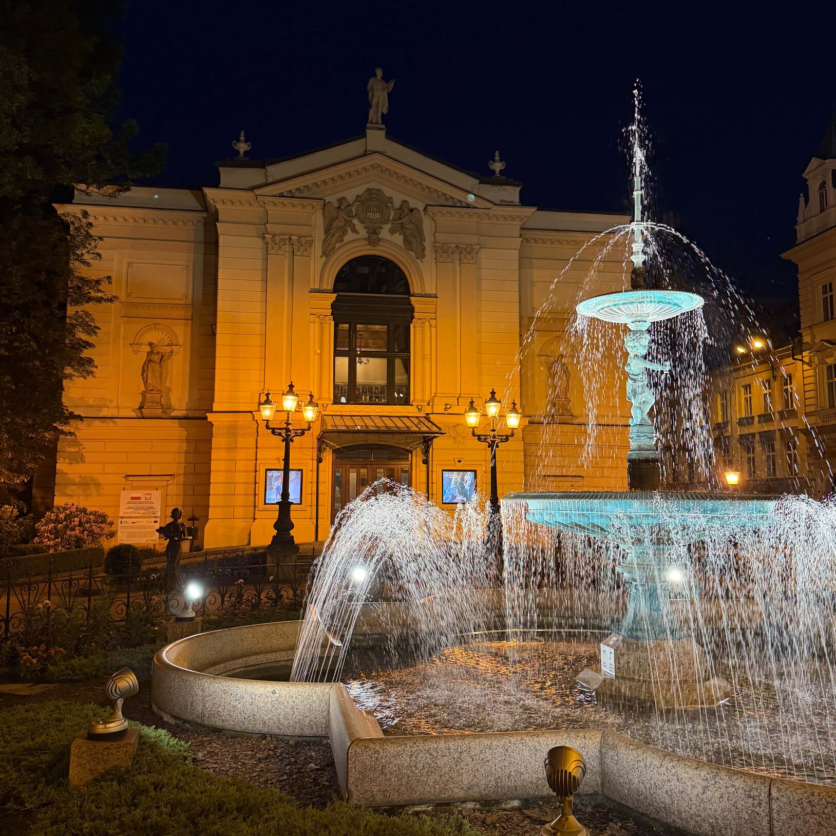 Teatr Polski Bielsko Biała nocą