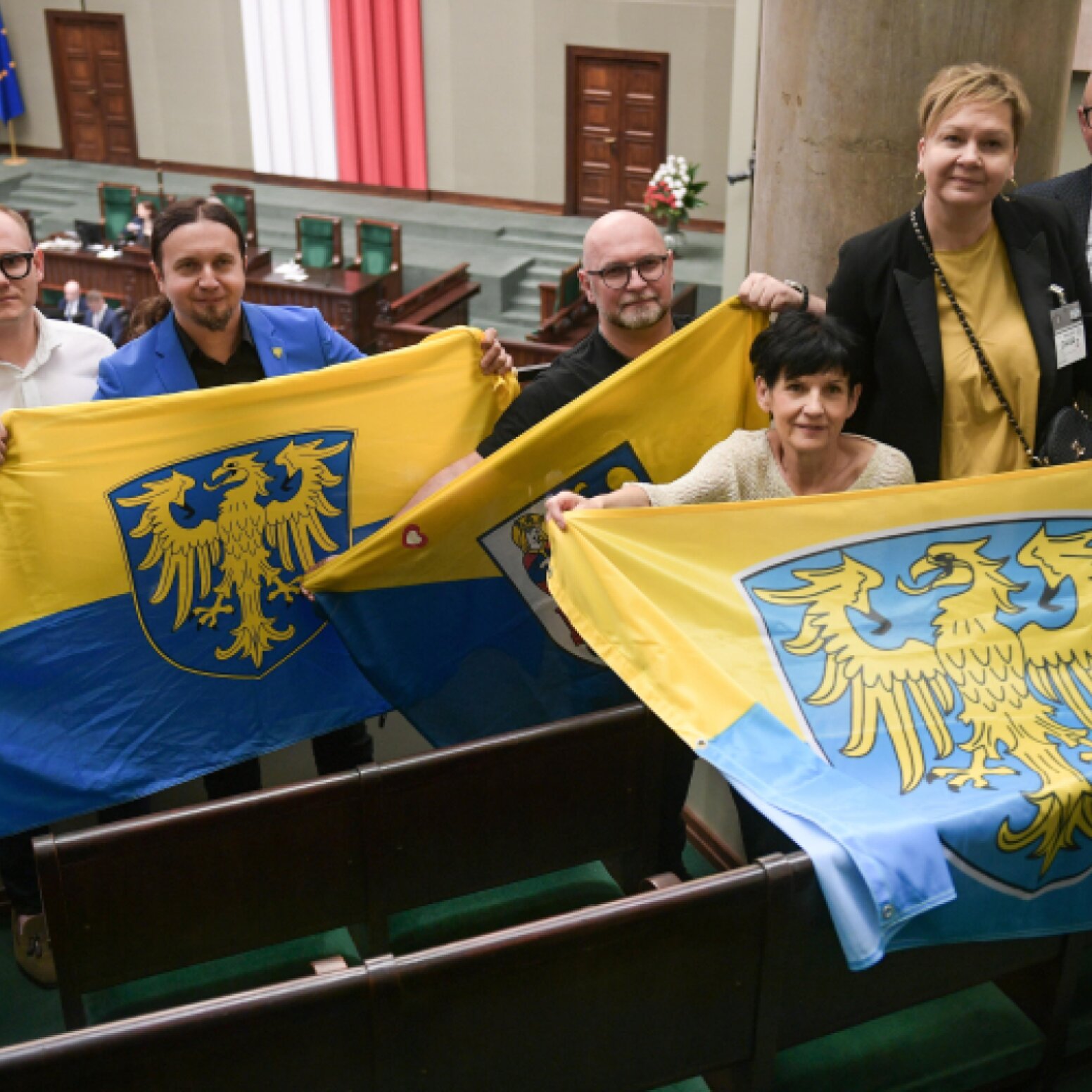 Europoseł i przedstawiciele Górnego Śląska na galerii sejmowej