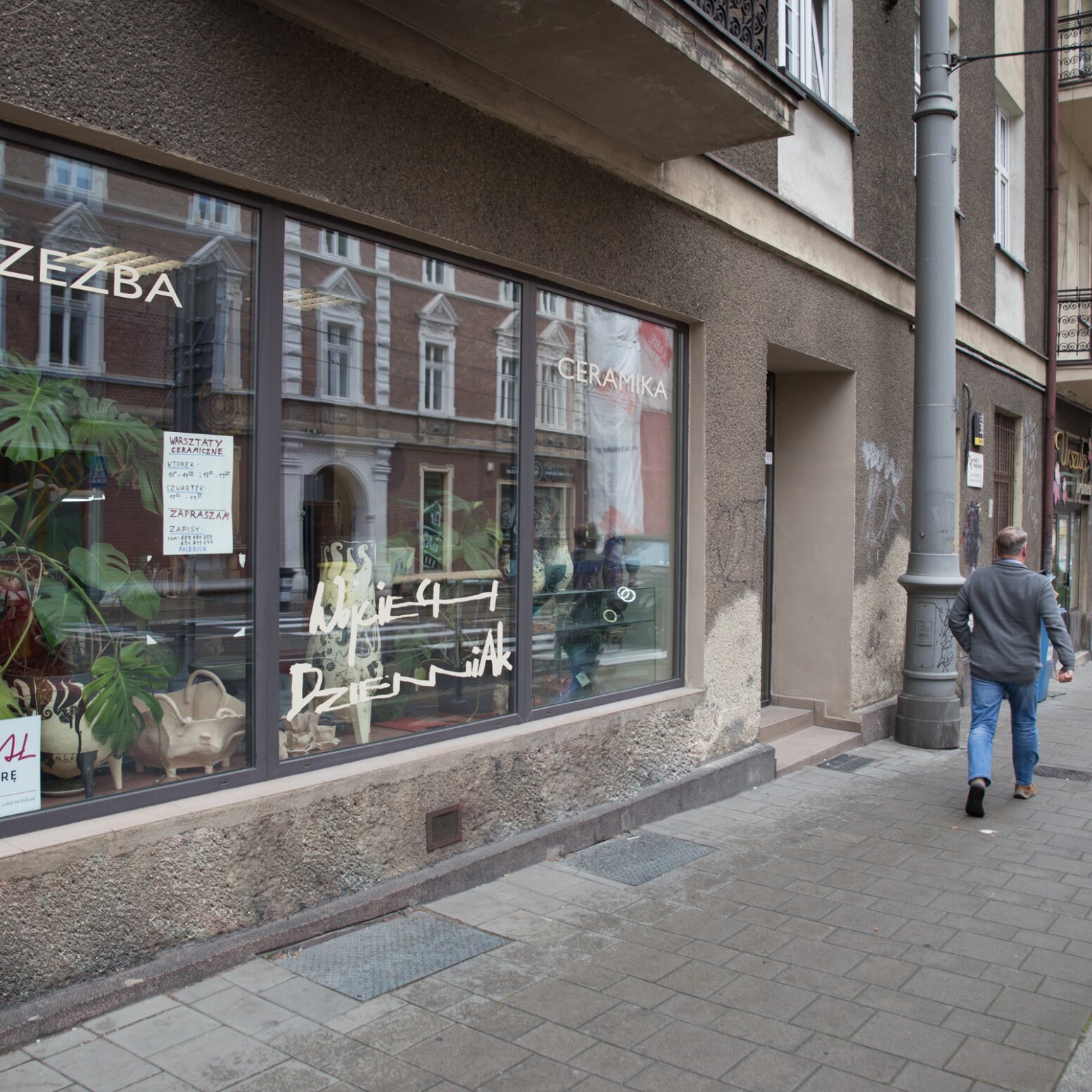 Widok na witrynę lokalu