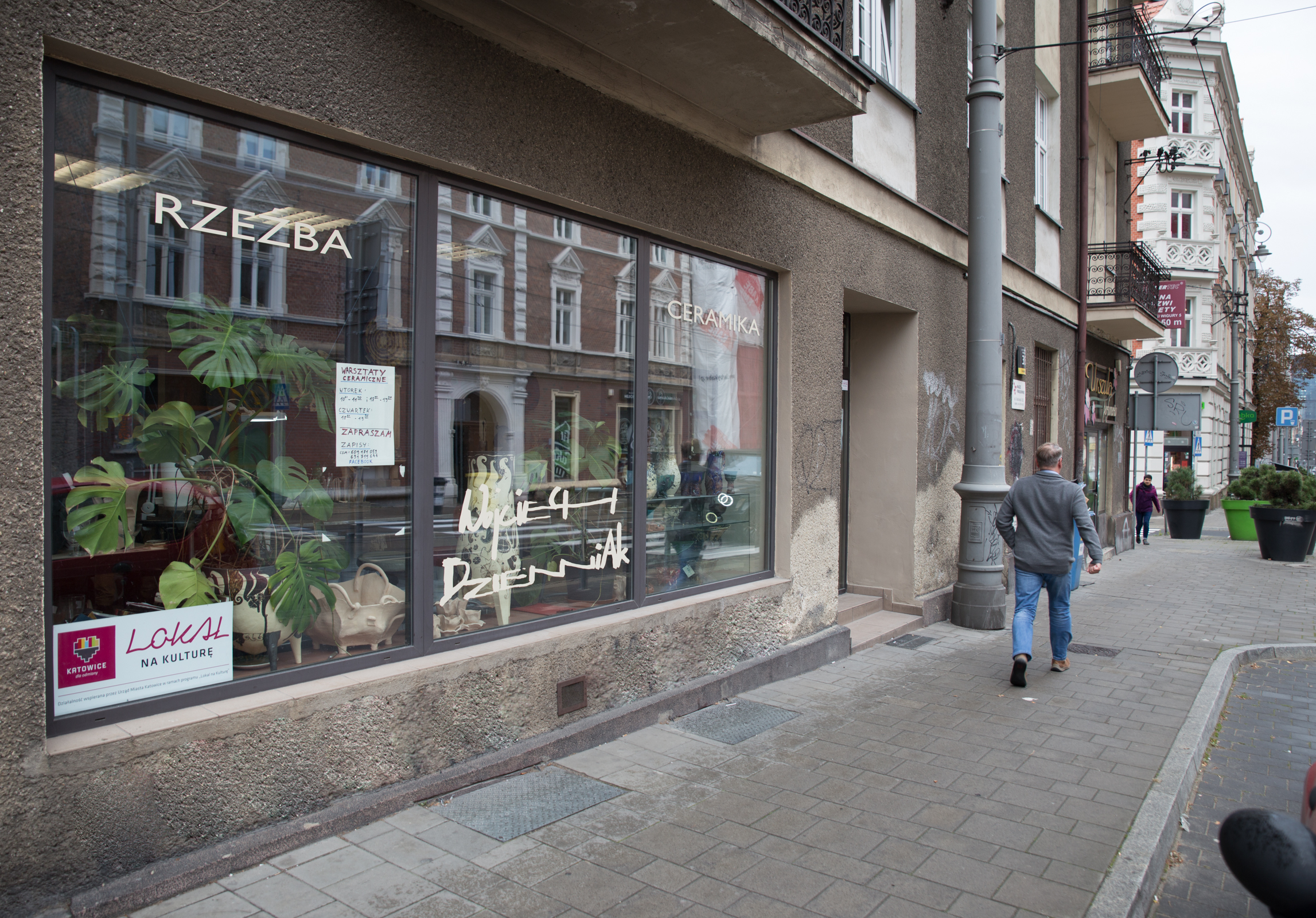 Widok na witrynę lokalu