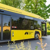 żółty autobus
