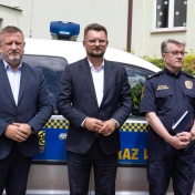 Prezydent Katowic na tle straży