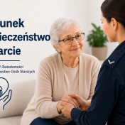 Starsza pani z policjantką