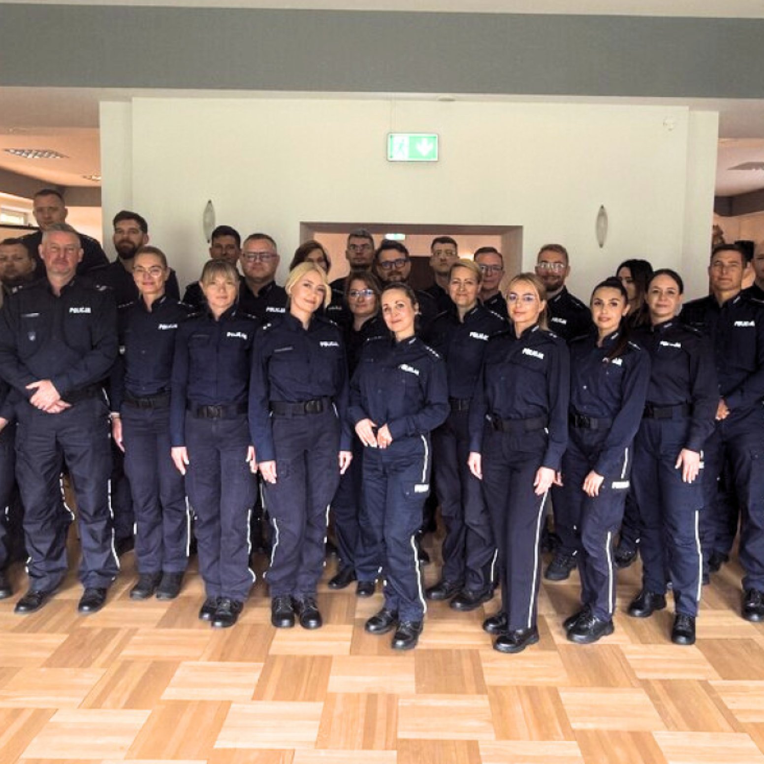 zdjęcie grupowe policjantów