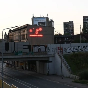 Czerwony neon Kierunek GZM.pl