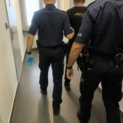 Zatrzymanie mężczyzny przez policjantów