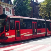 Zdjęcie poglądowe czerwonego tramwaju