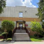 Główne wejście do szkoły