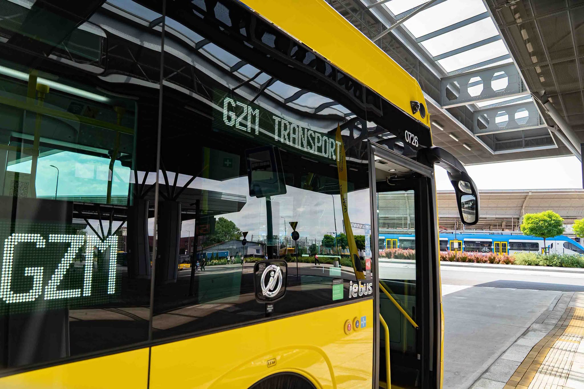 Żółty autobus