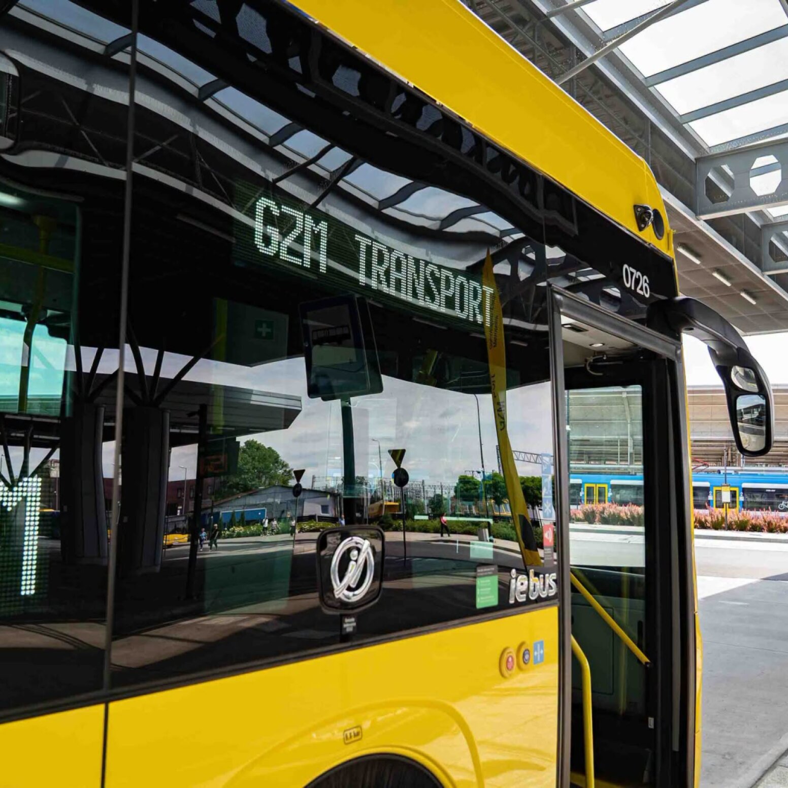 Żółty autobus