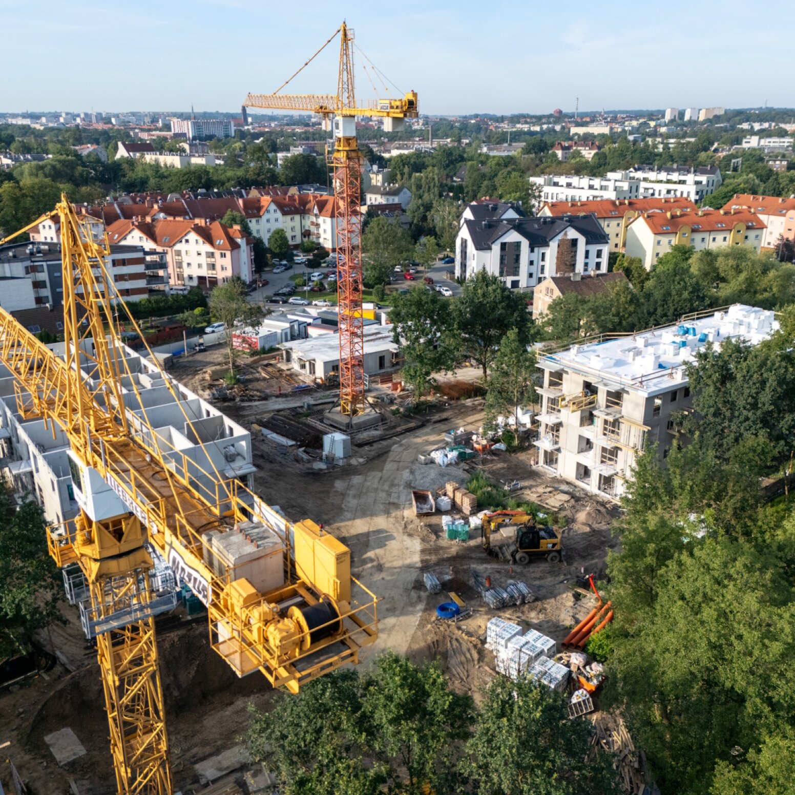 Przy Dworskiej i Wiertniczej rośnie nowe osiedle